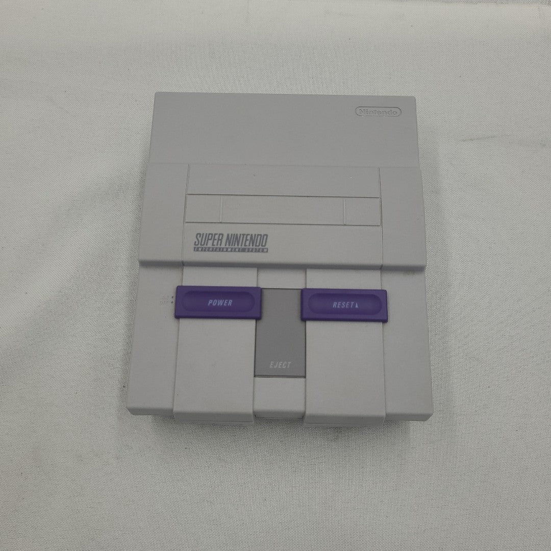 CONSOLA DE VIDEOJUEGO NINTENDO SUPER NES CLASSIC MINI 21 JUEGOS PRECARGADOS (SEMINUEVO)