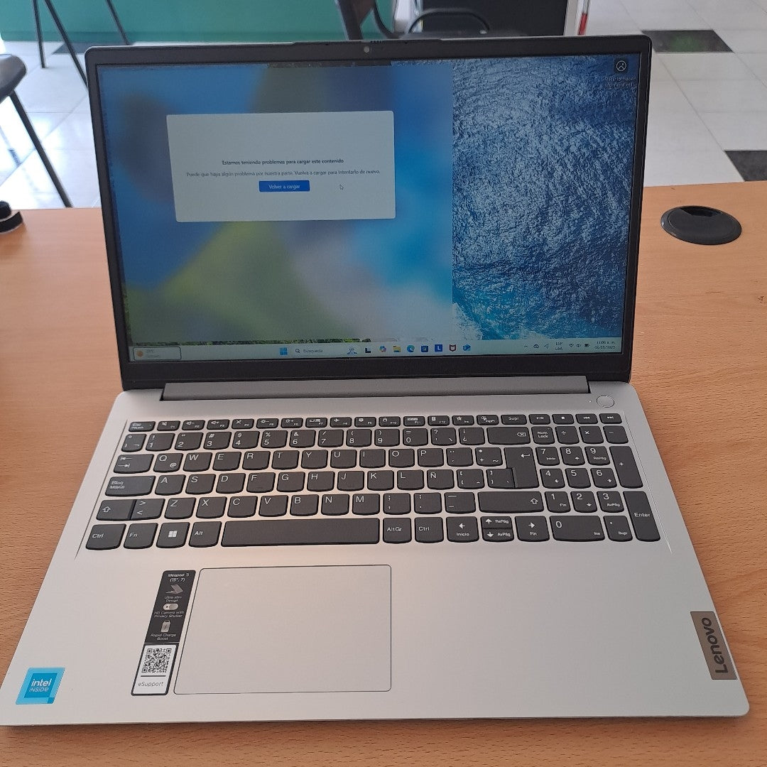 LAPTOP LENOVO IDEAPAD 1 15IGL7 (2024) 256 GB SSD 8 GB RAM (SEMINUEVO)