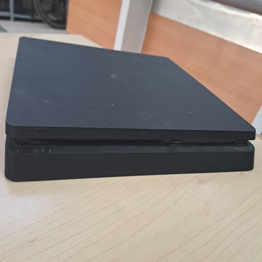 CONSOLA DE VIDEOJUEGO SONY PS4 PRO 1 TB (SEMINUEVO)