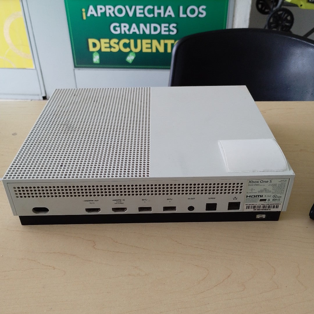 CONSOLA DE VIDEOJUEGO MICROSOFT XBOX ONE S 1 TB (SEMINUEVO)