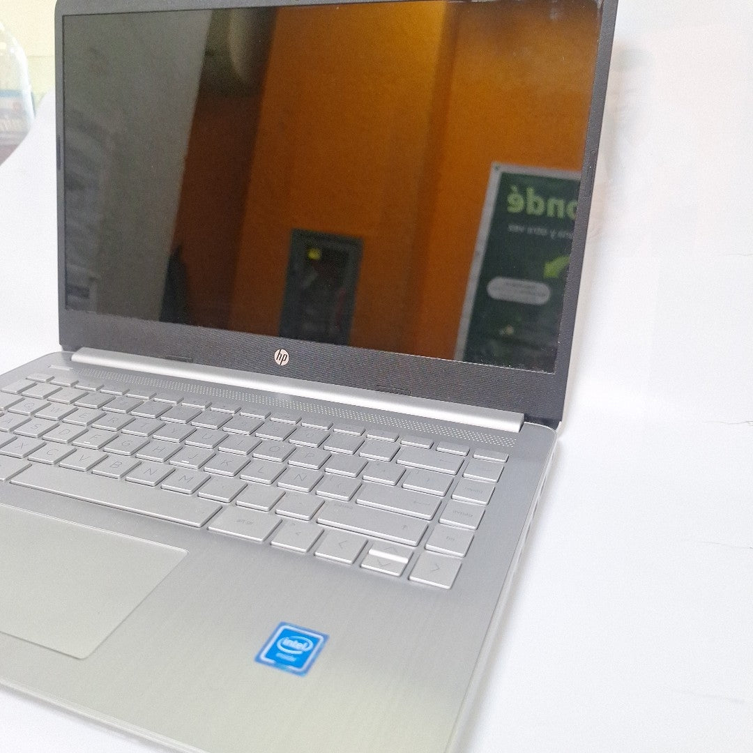 LAPTOP HP 14-DQ0527LA (2023) 256 GB SSD 8 GB RAM (SEMINUEVO)