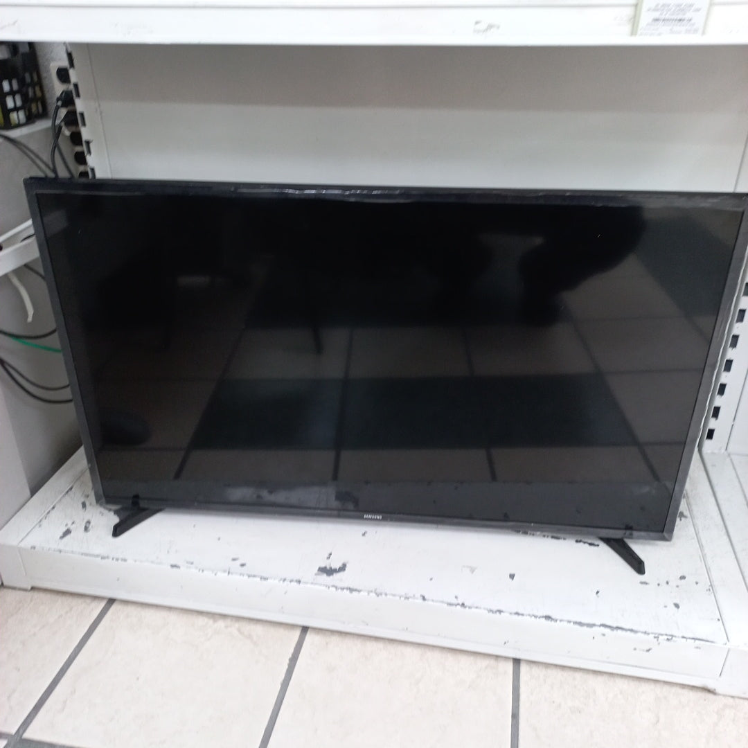 PANTALLA SAMSUNG UN43T5300AF (2022) 43" LED FULL HD (SEMINUEVO)