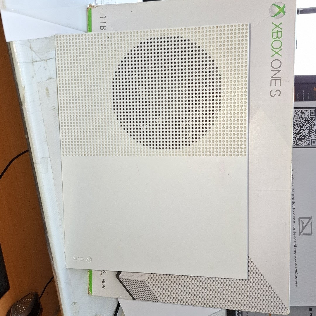 CONSOLA DE VIDEOJUEGO MICROSOFT XBOX ONE S 1 TB (SEMINUEVO)