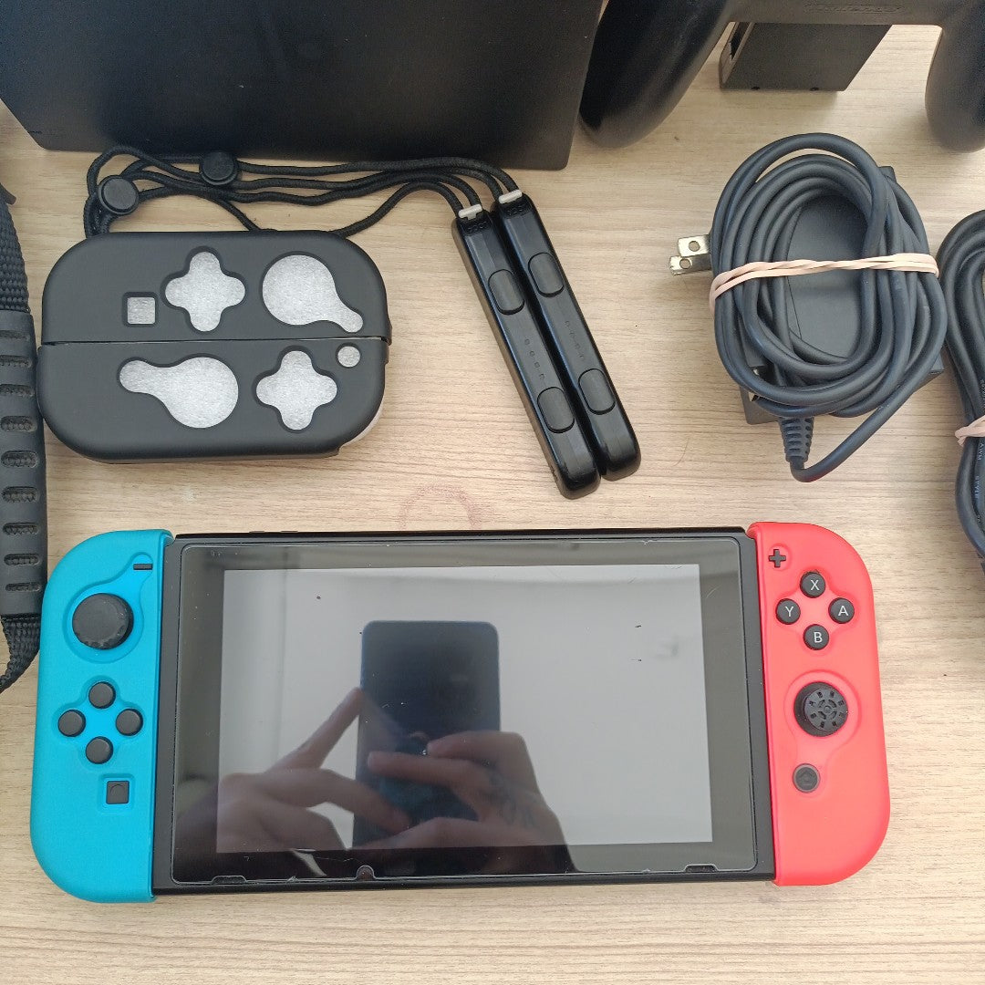 CONSOLA DE VIDEOJUEGO NINTENDO SWITCH 32 GB (SEMINUEVO)