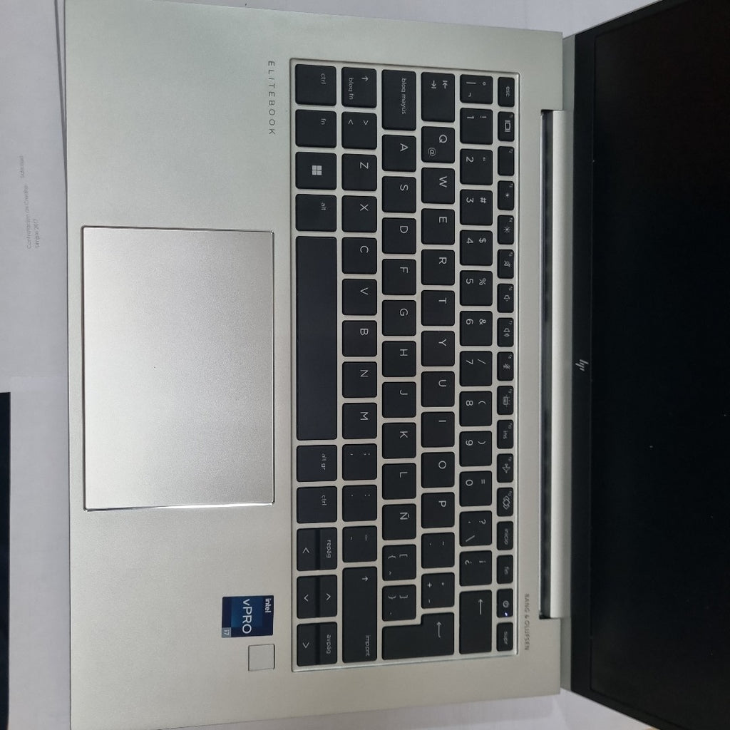 LAPTOP HP ELITEBOOK 840 G10 (2024) 256 GB SSD 16 GB RAM (SEMINUEVO)