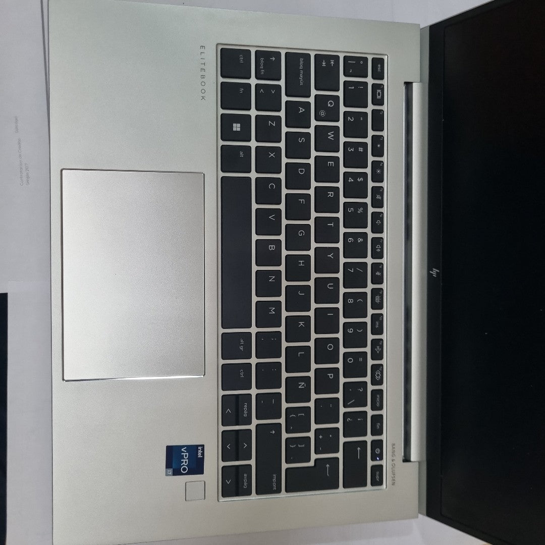 LAPTOP HP ELITEBOOK 840 G10 (2024) 256 GB SSD 16 GB RAM (SEMINUEVO)