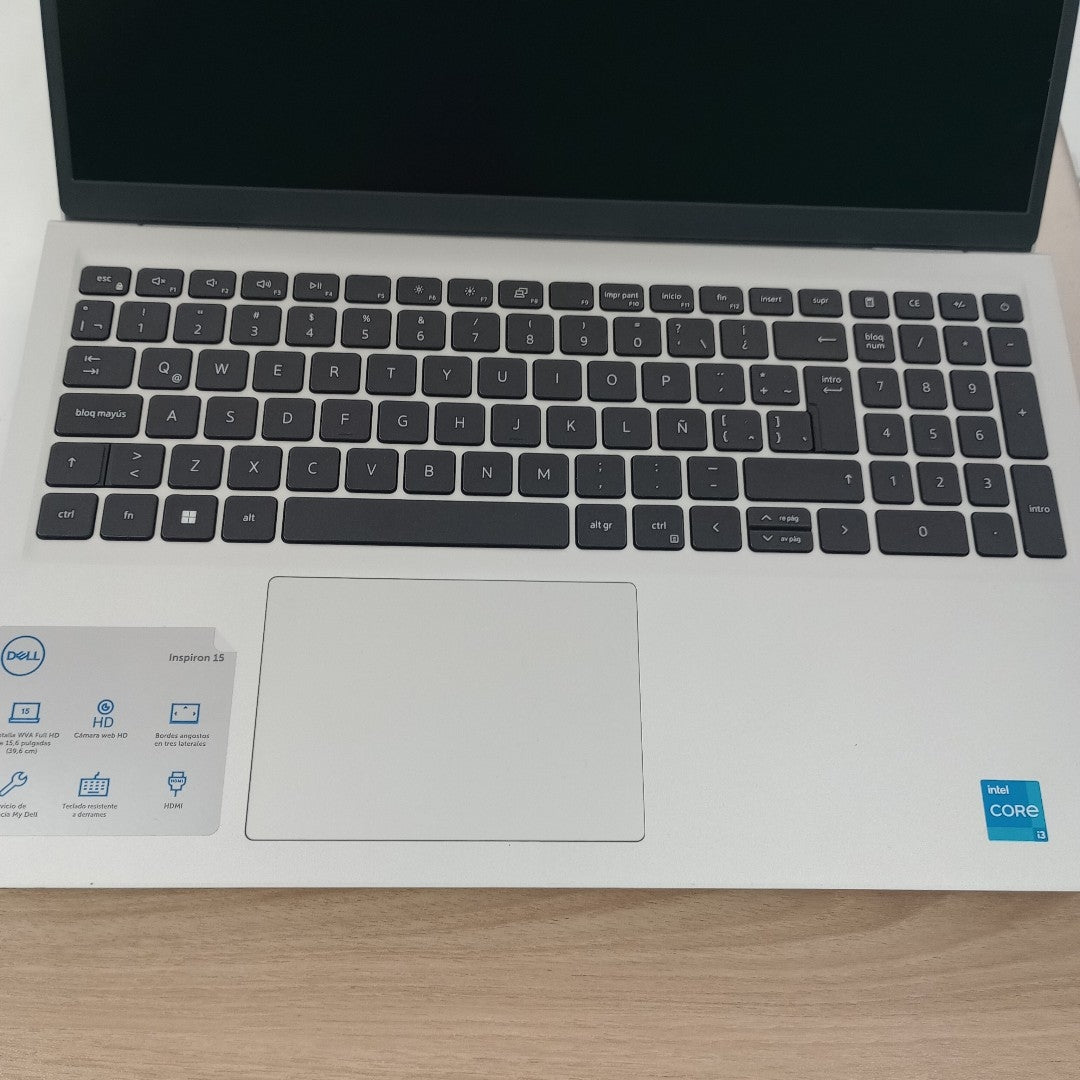 LAPTOP DELL INSPIRON 15 3520 (2024) 1 TB 16 GB RAM (SEMINUEVO)