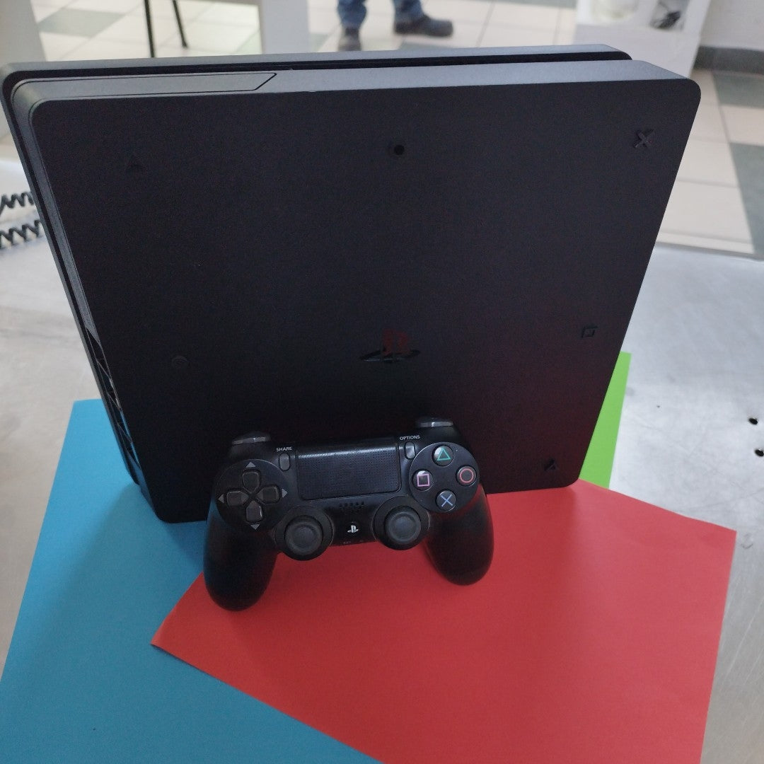 CONSOLA DE VIDEOJUEGO SONY PS4 1 TB (SEMINUEVO)