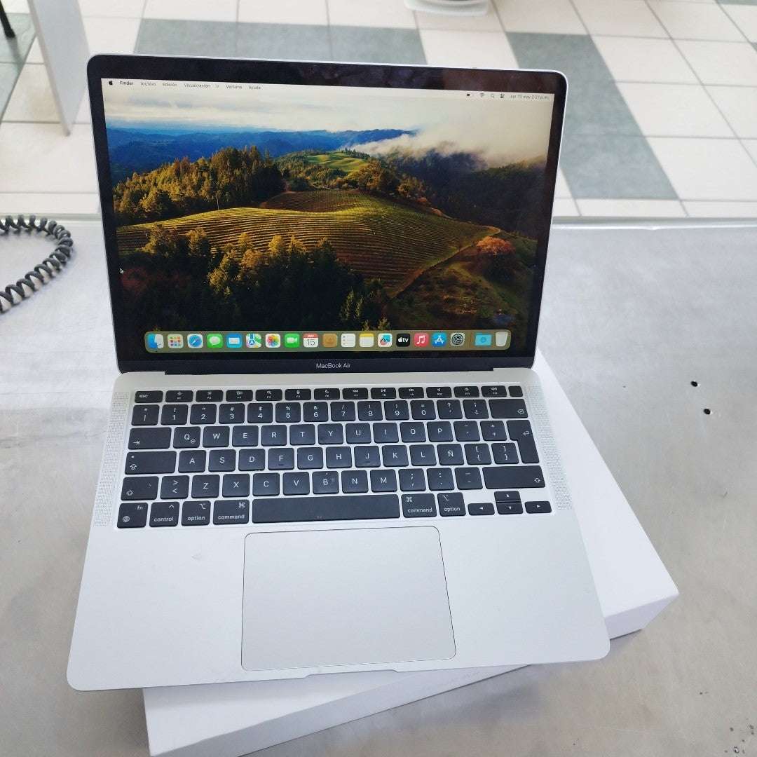 LAPTOP APPLE MACBOOK AIR 13" 2020 3.2 A2337 256 GB SSD 8 GB RAM (SEMINUEVO)