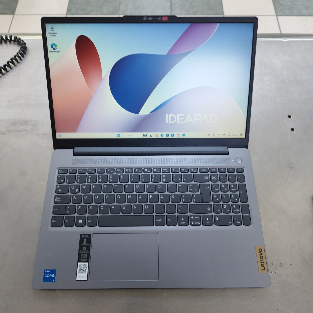 LAPTOP LENOVO IDEAPAD SLIM 3 15IAH8 (2024) 512 GB SSD 8 GB RAM (SEMINUEVO)