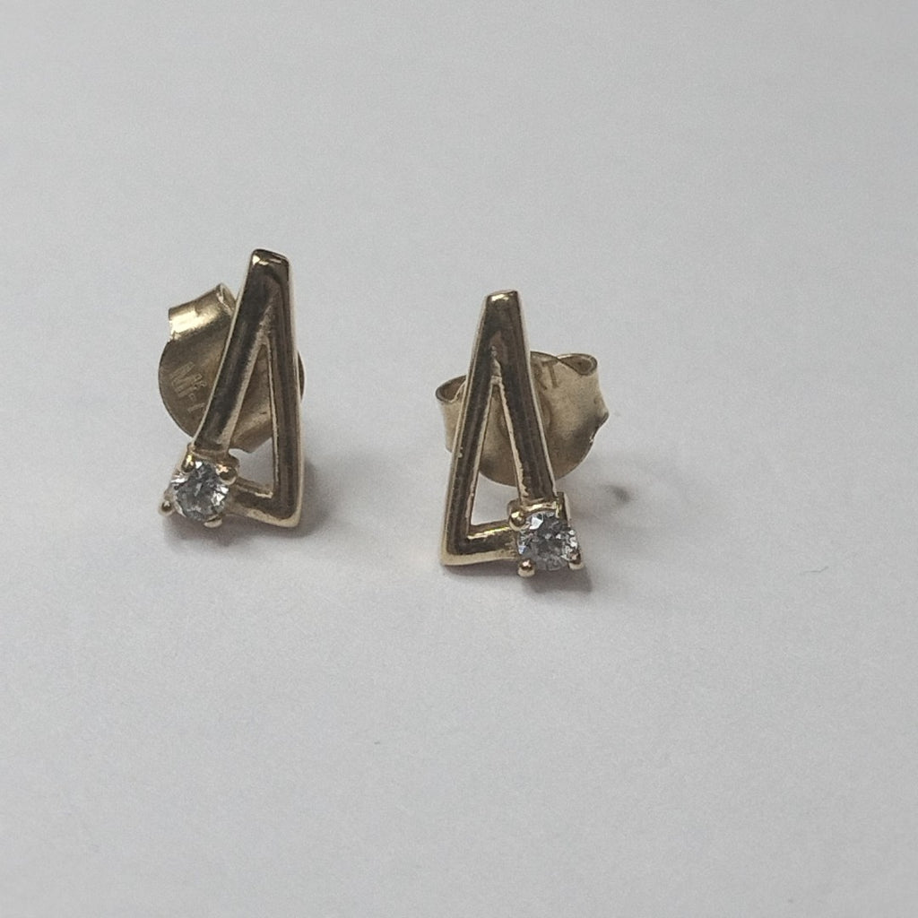 10408BRO00000B1527 FRD11 BROQUEL DE TRIANGULO CON CIRCONIA EN ESQUINA ORO 14K 1GRS (NUEVO)