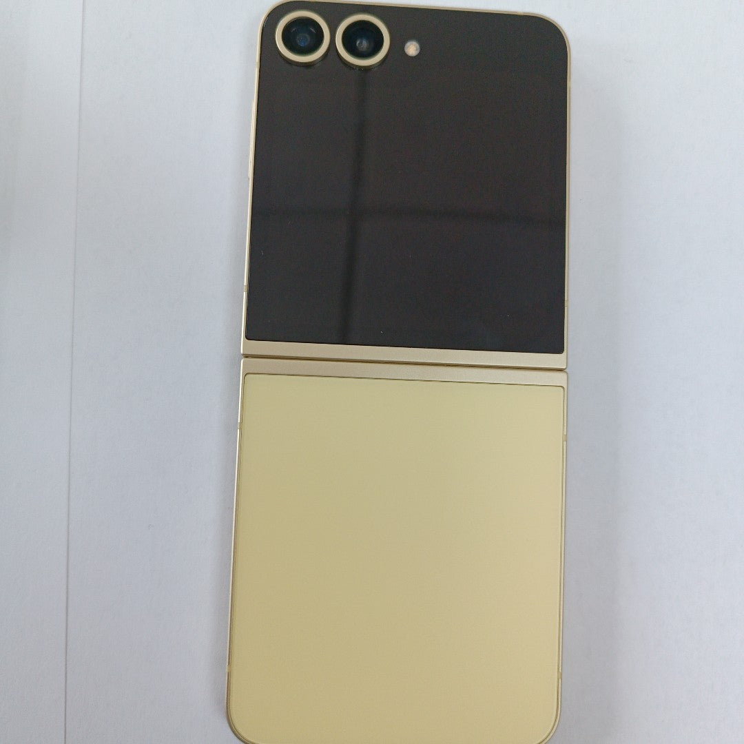 CELULAR SAMSUNG GALAXY Z FLIP6 SM-F741B (2024) 256 GB 12 GB RAM (SEMINUEVO)