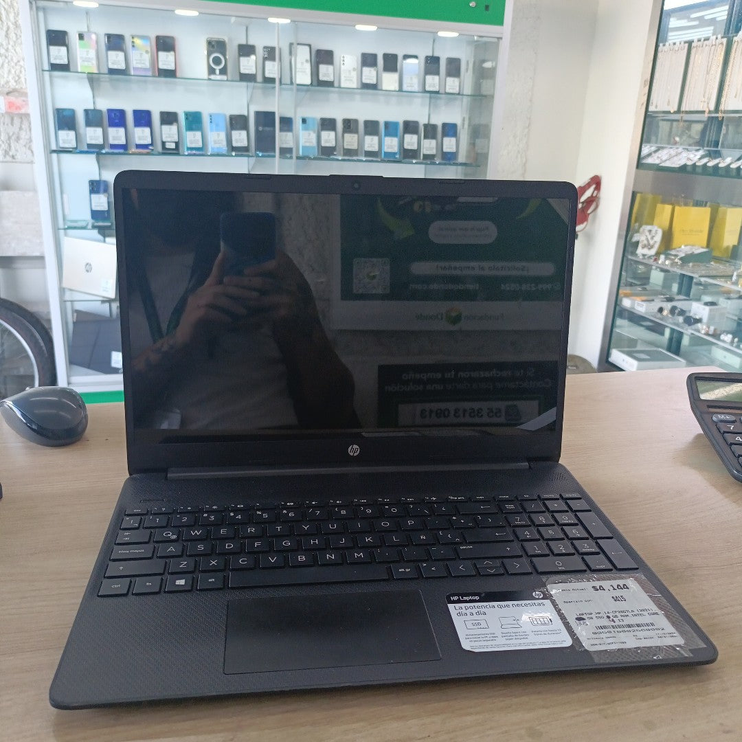 LAPTOP HP 14-CF2067LA (2021) 256 GB SSD 8 GB RAM (SEMINUEVO)