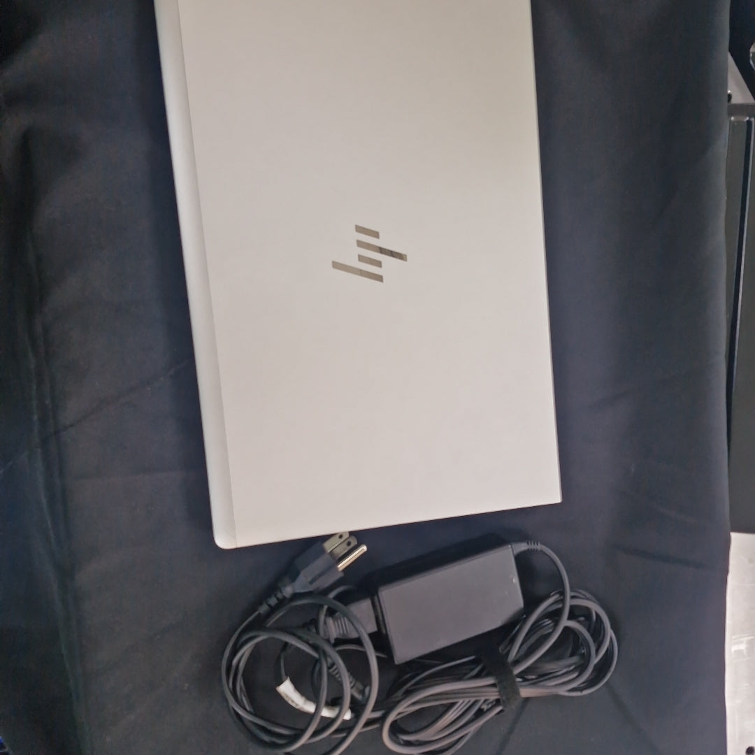 LAPTOP HP ELITEBOOK 640 G9 (2023) 512 GB SSD 16 GB RAM (SEMINUEVO)