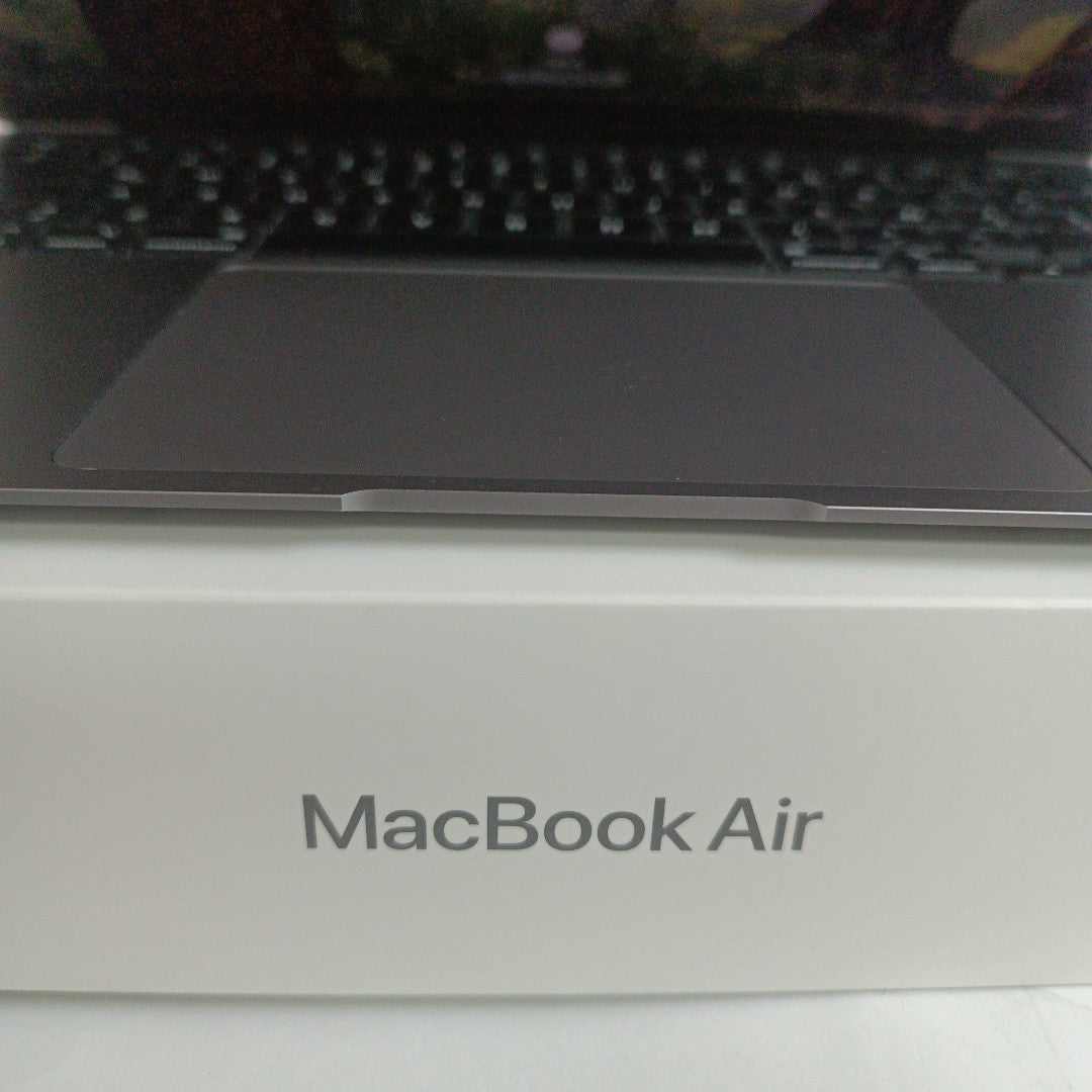 LAPTOP APPLE MACBOOK AIR 13" 2020 3.2 A2337 256 GB SSD 8 GB RAM (SEMINUEVO)