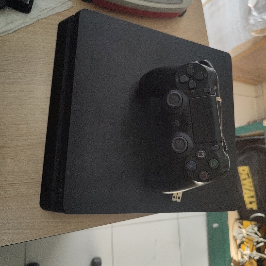 CONSOLA DE VIDEOJUEGO SONY PS4 SLIM 1 TB (SEMINUEVO)