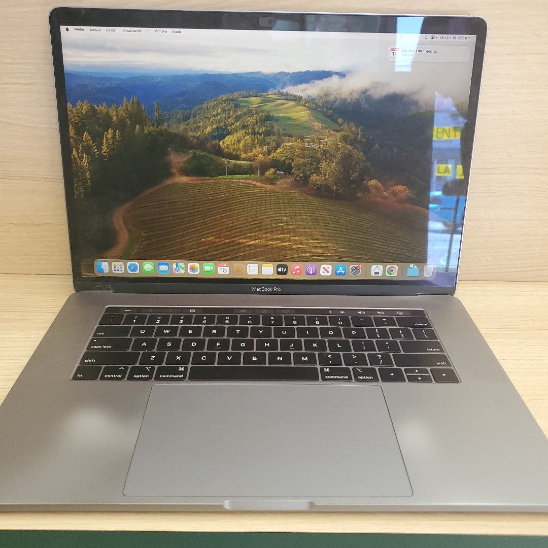 LAPTOP APPLE MACBOOK PRO 15" 2019 2.6 A1990 512 GB SSD 16 GB RAM (SEMINUEVO)