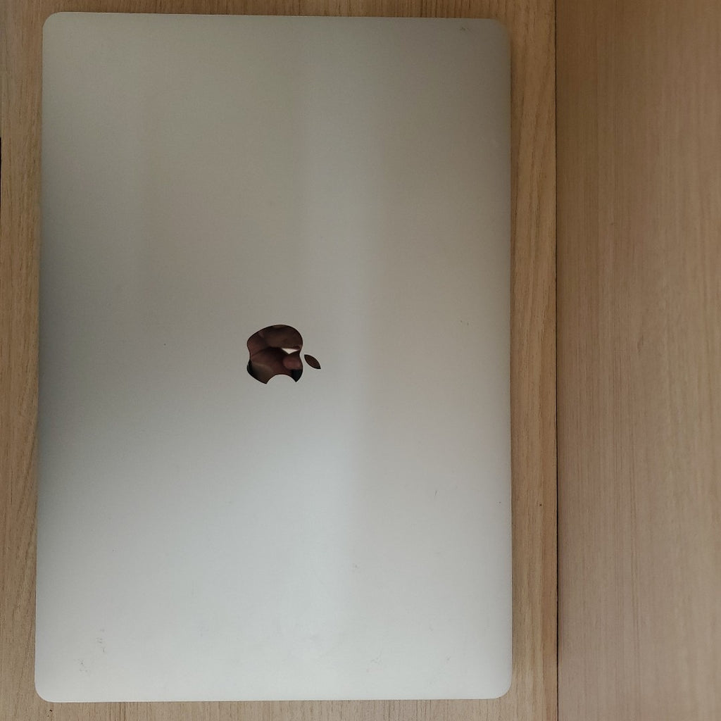 LAPTOP APPLE MACBOOK PRO 15" 2019 2.6 A1990 512 GB SSD 16 GB RAM (SEMINUEVO)