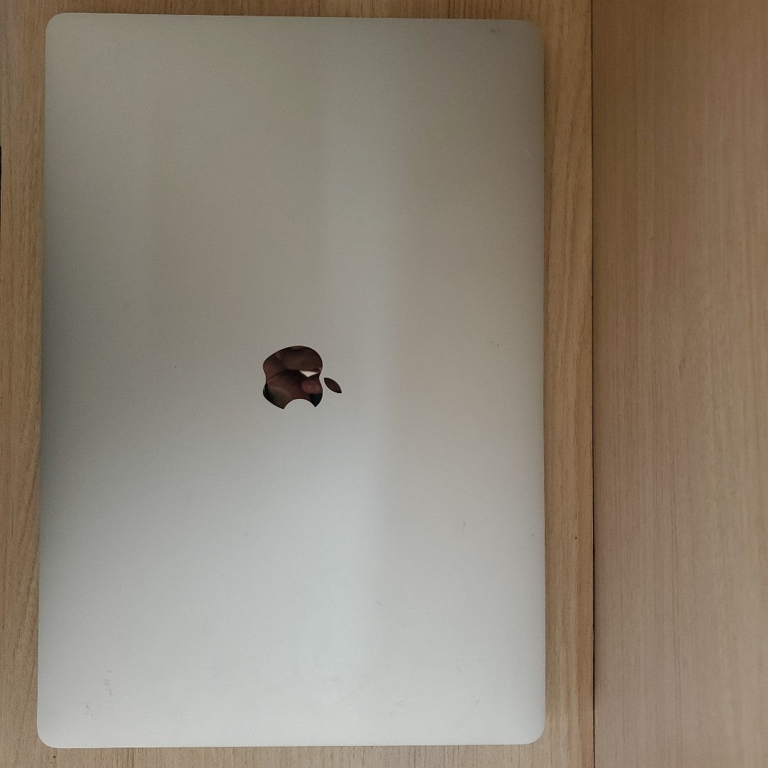 LAPTOP APPLE MACBOOK PRO 15" 2019 2.6 A1990 512 GB SSD 16 GB RAM (SEMINUEVO)