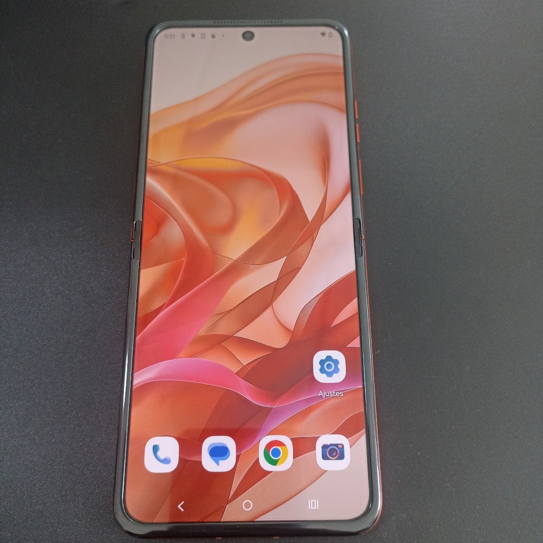 CELULAR MOTOROLA RAZR 50 5G XT2453-1 512 GB 12 GB RAM (SEMINUEVO)