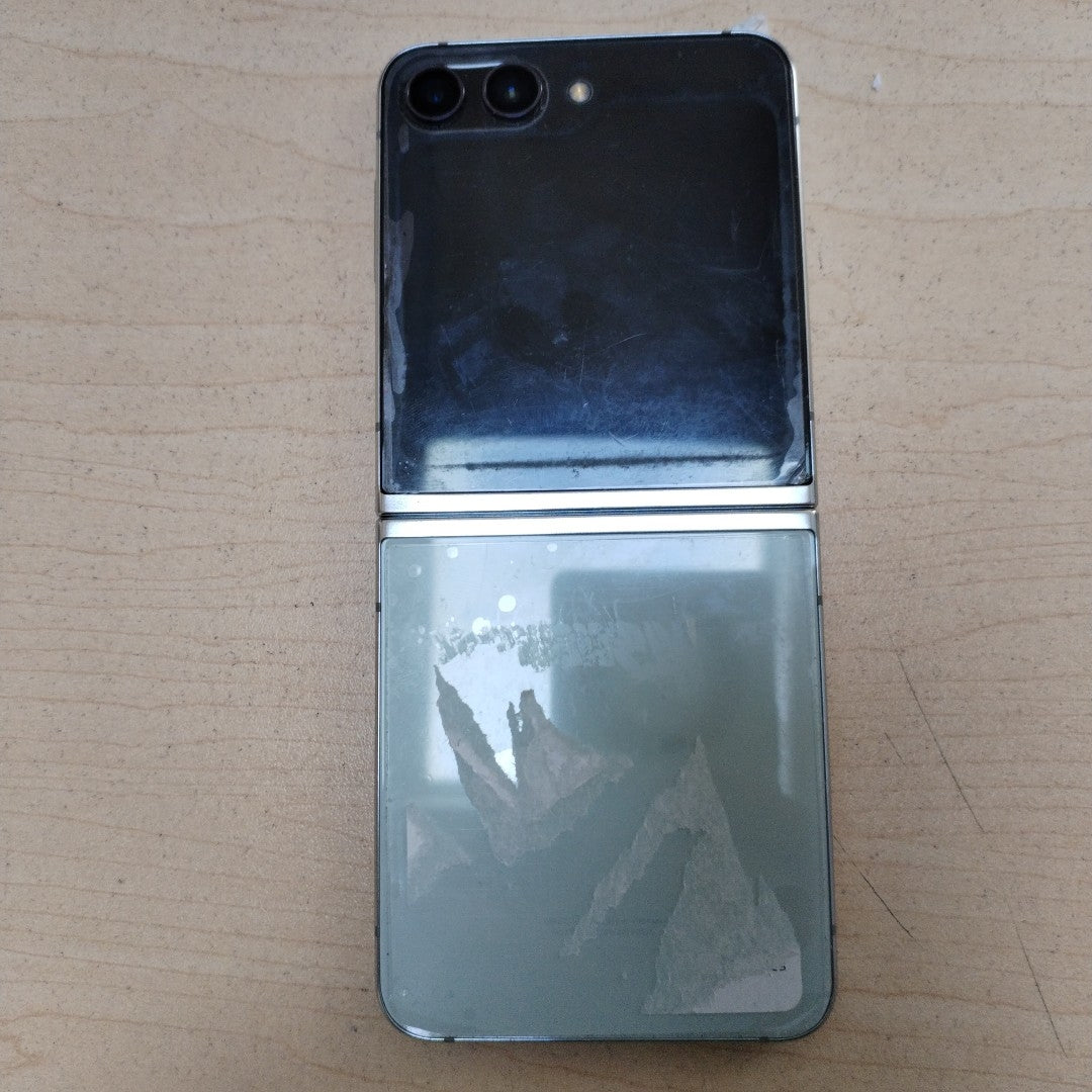 CELULAR SAMSUNG GALAXY Z FLIP 5 SM-F731B (2023) 512 GB 8 GB RAM (SEMINUEVO)