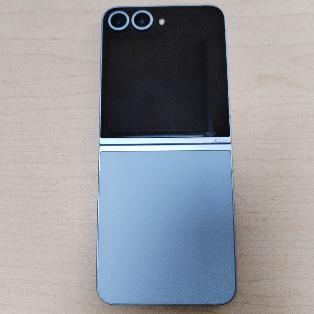 CELULAR SAMSUNG GALAXY Z FLIP6 SM-F741B (2024) 512 GB 12 GB RAM (SEMINUEVO)