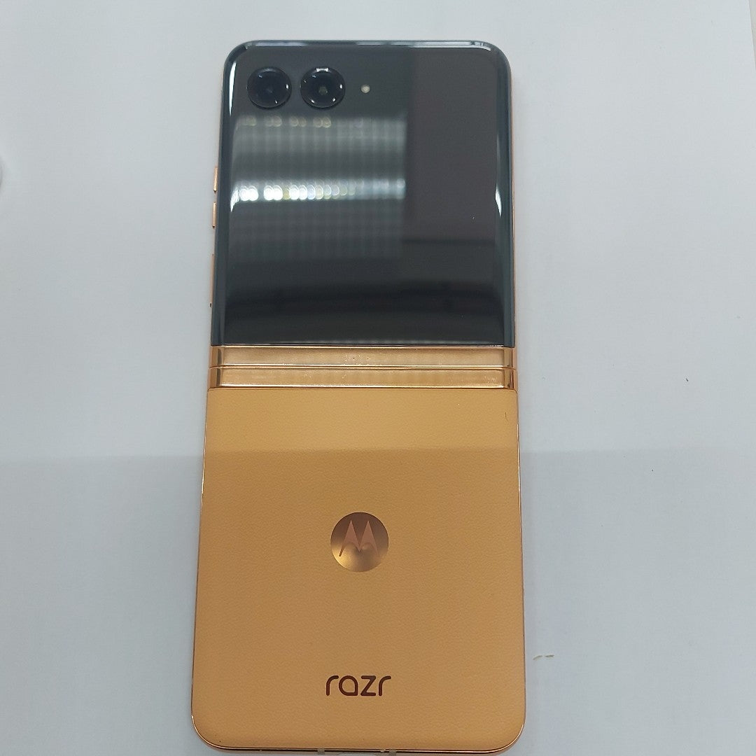 CELULAR MOTOROLA RAZR 40 ULTRA XT2321-2 (2023) 512 GB 12 GB RAM (SEMINUEVO)