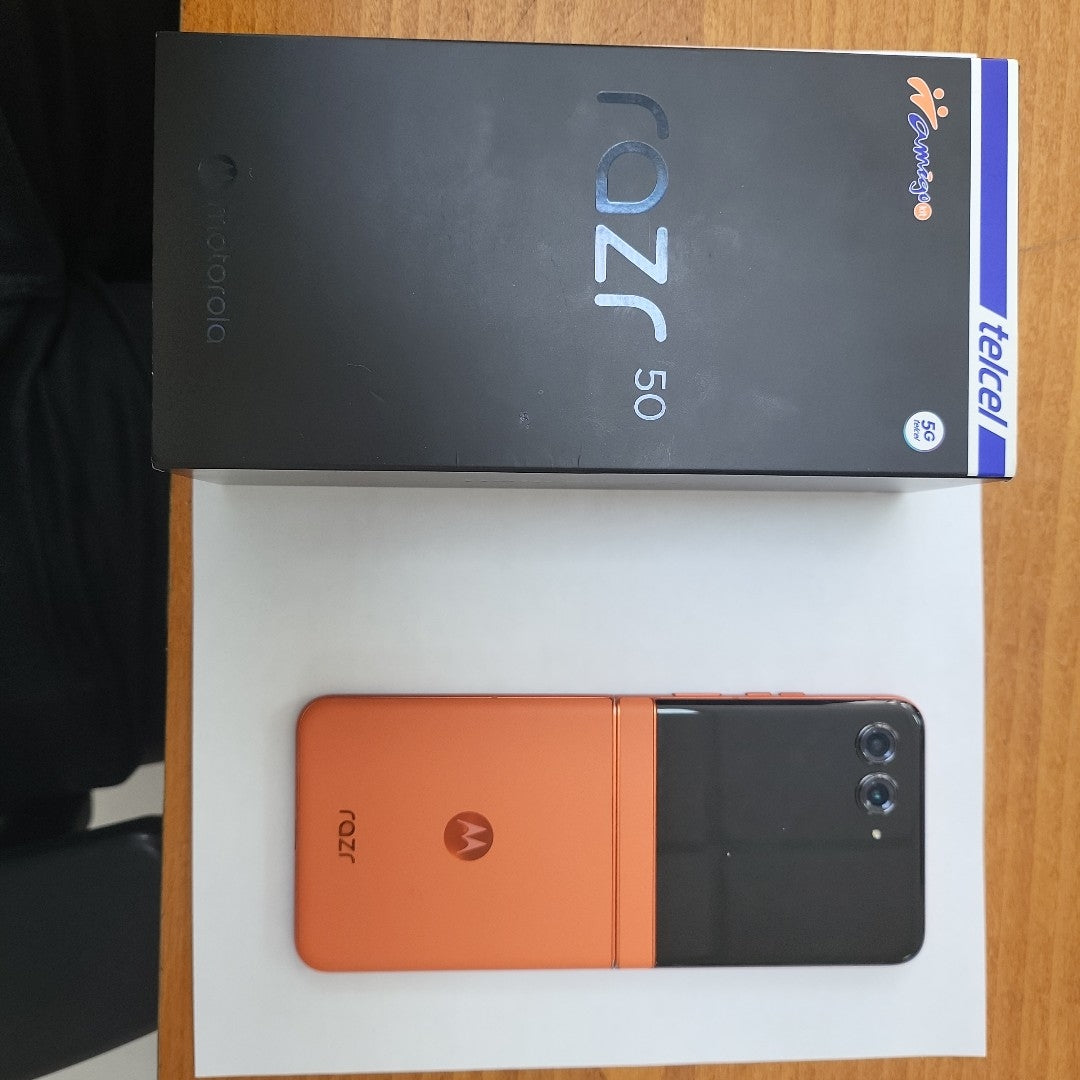 CELULAR MOTOROLA RAZR 50 5G XT2453-1 512 GB 12 GB RAM (SEMINUEVO)