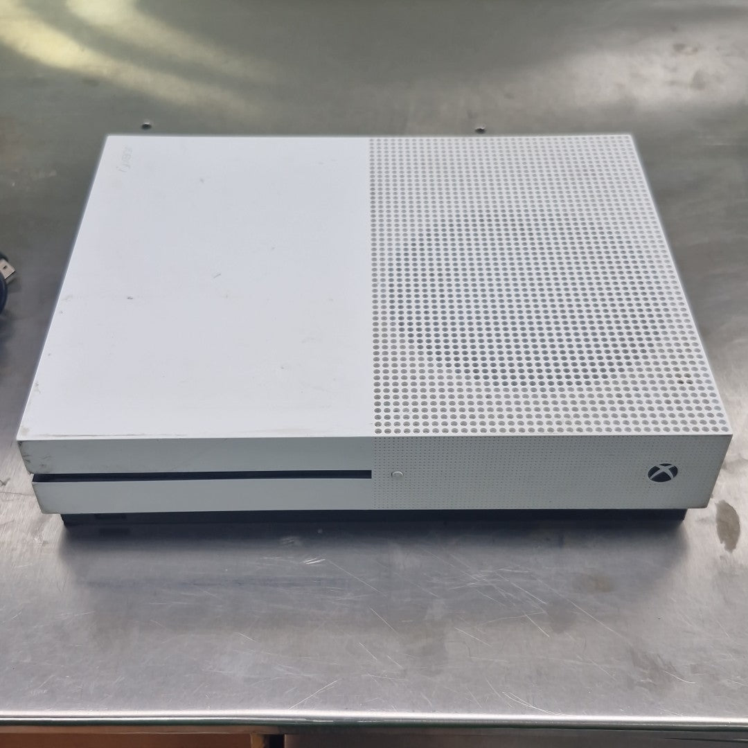 CONSOLA DE VIDEOJUEGO MICROSOFT XBOX ONE S 1 TB (SEMINUEVO)