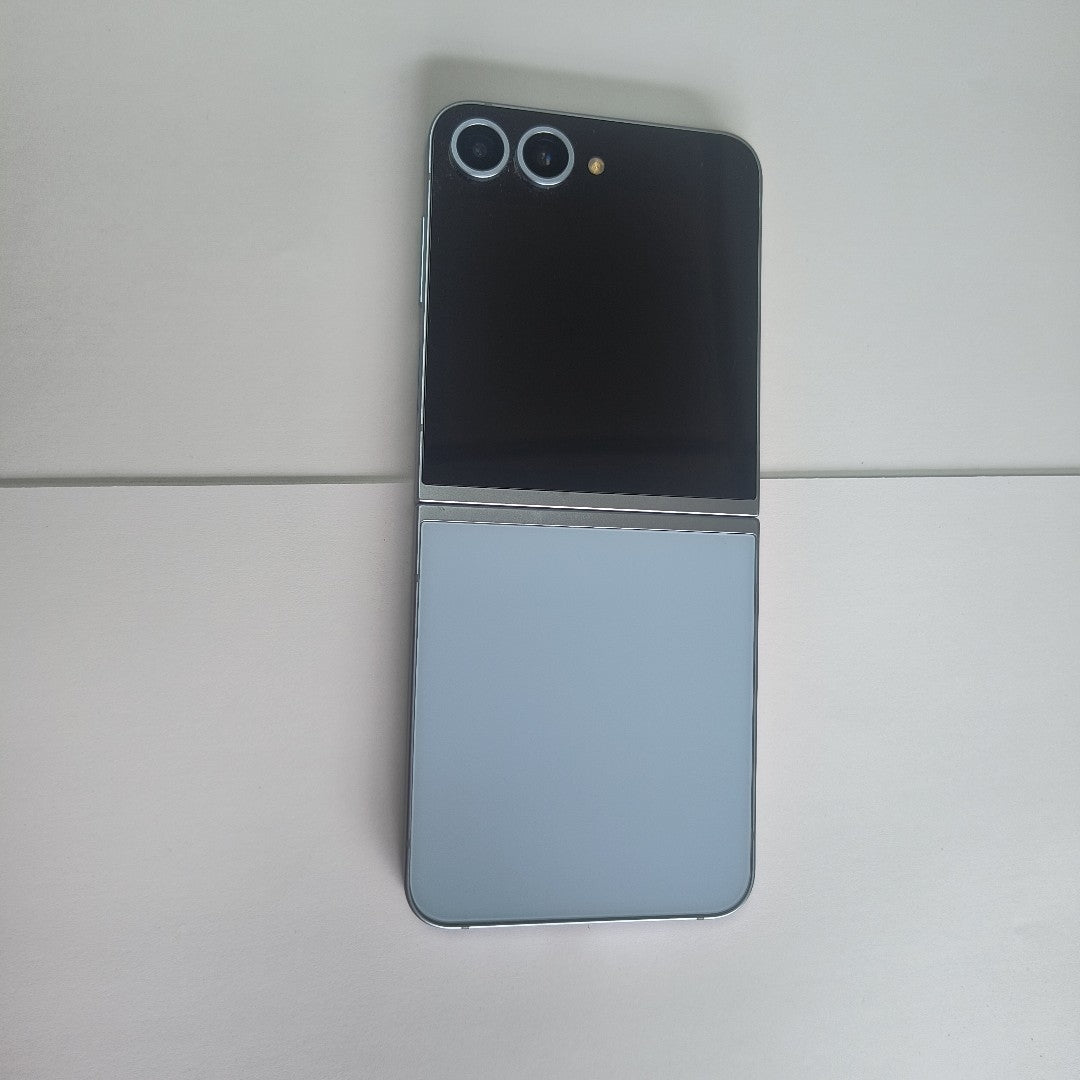 CELULAR SAMSUNG GALAXY Z FLIP6 SM-F741B (2024) 512 GB 12 GB RAM (SEMINUEVO)