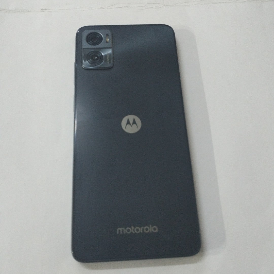 CELULAR MOTOROLA MOTO E22I XT2239-17 64 GB 2 GB RAM (SEMINUEVO)