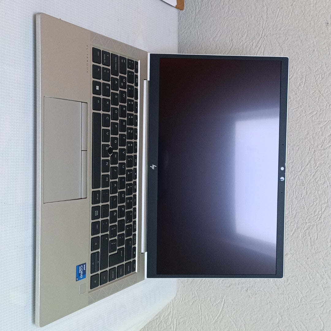 LAPTOP HP ELITEBOOK 840 G8 (2023) 256 GB SSD 16 GB RAM (SEMINUEVO)