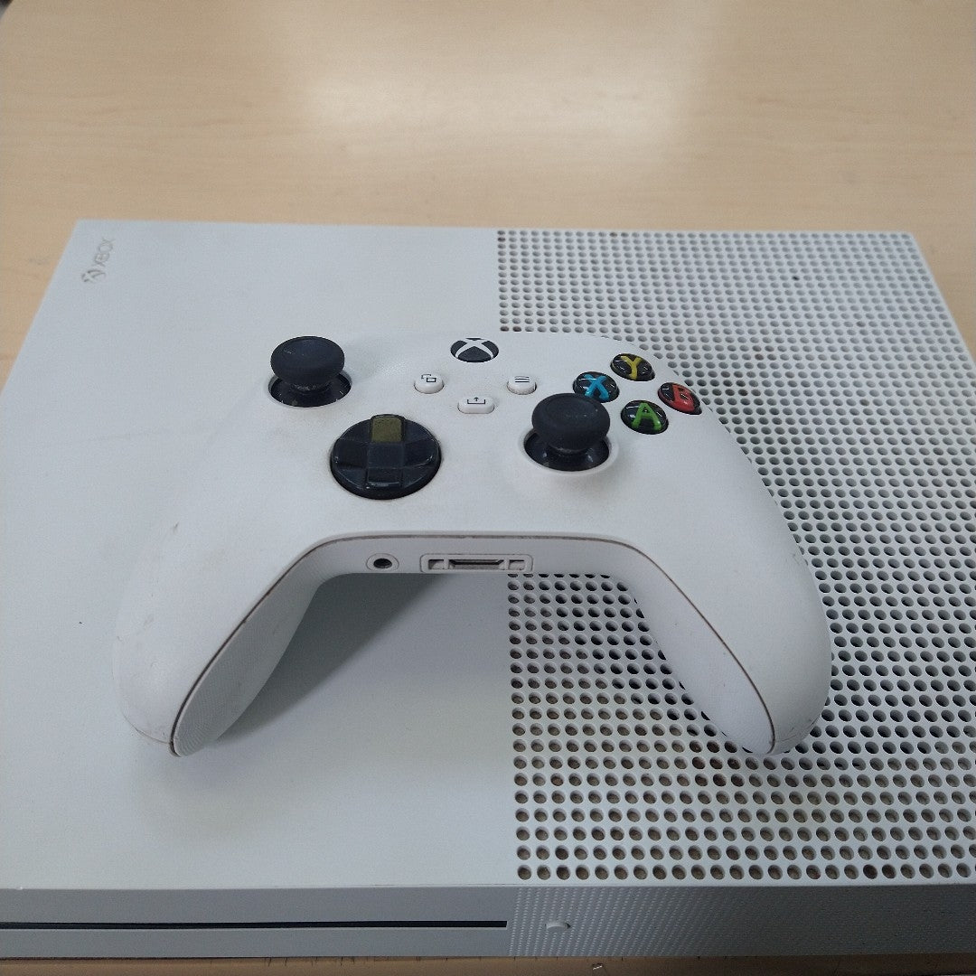 CONSOLA DE VIDEOJUEGO MICROSOFT XBOX ONE S 1 TB (SEMINUEVO)