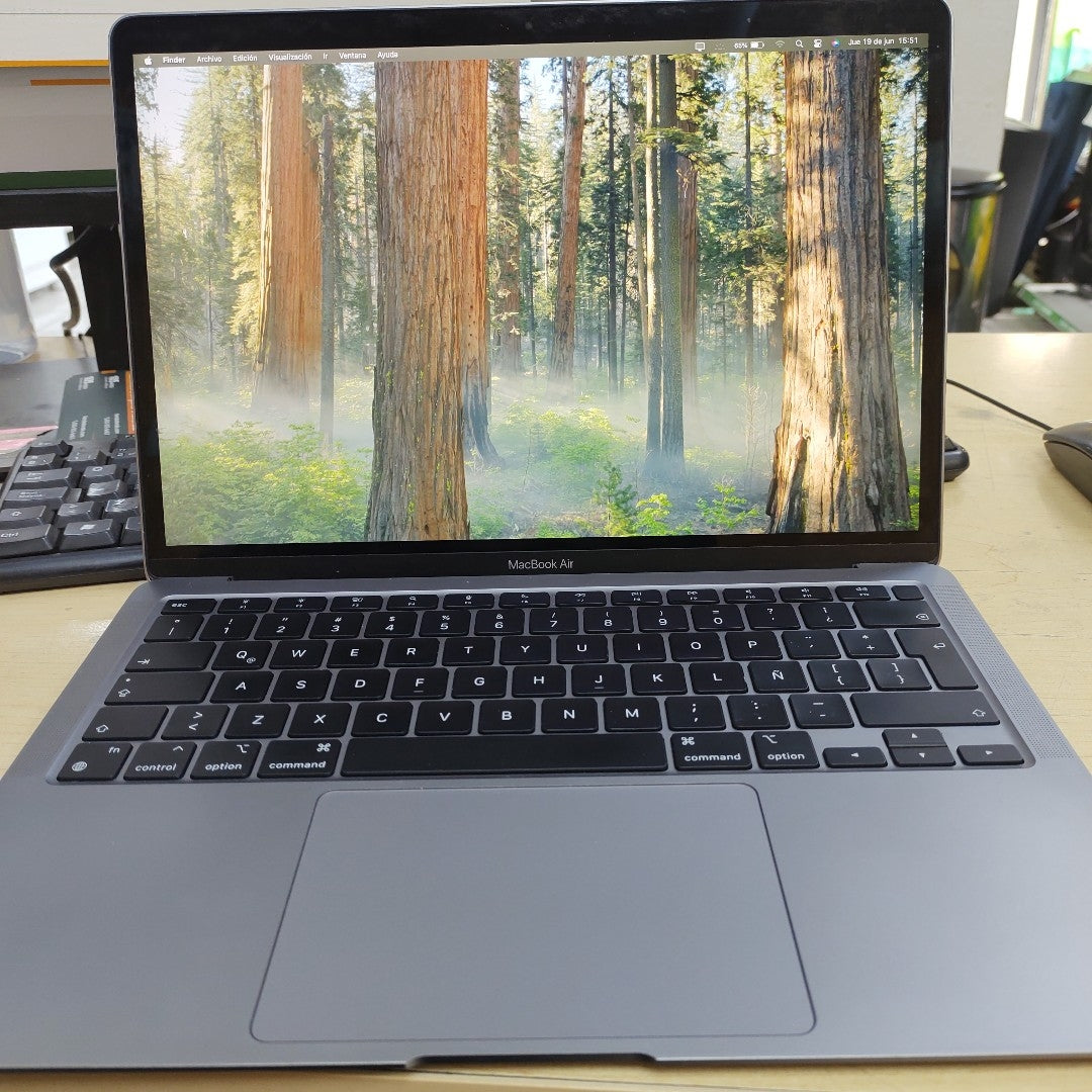 LAPTOP APPLE MACBOOK AIR 13" 2020 3.2 A2337 256 GB SSD 8 GB RAM (SEMINUEVO)