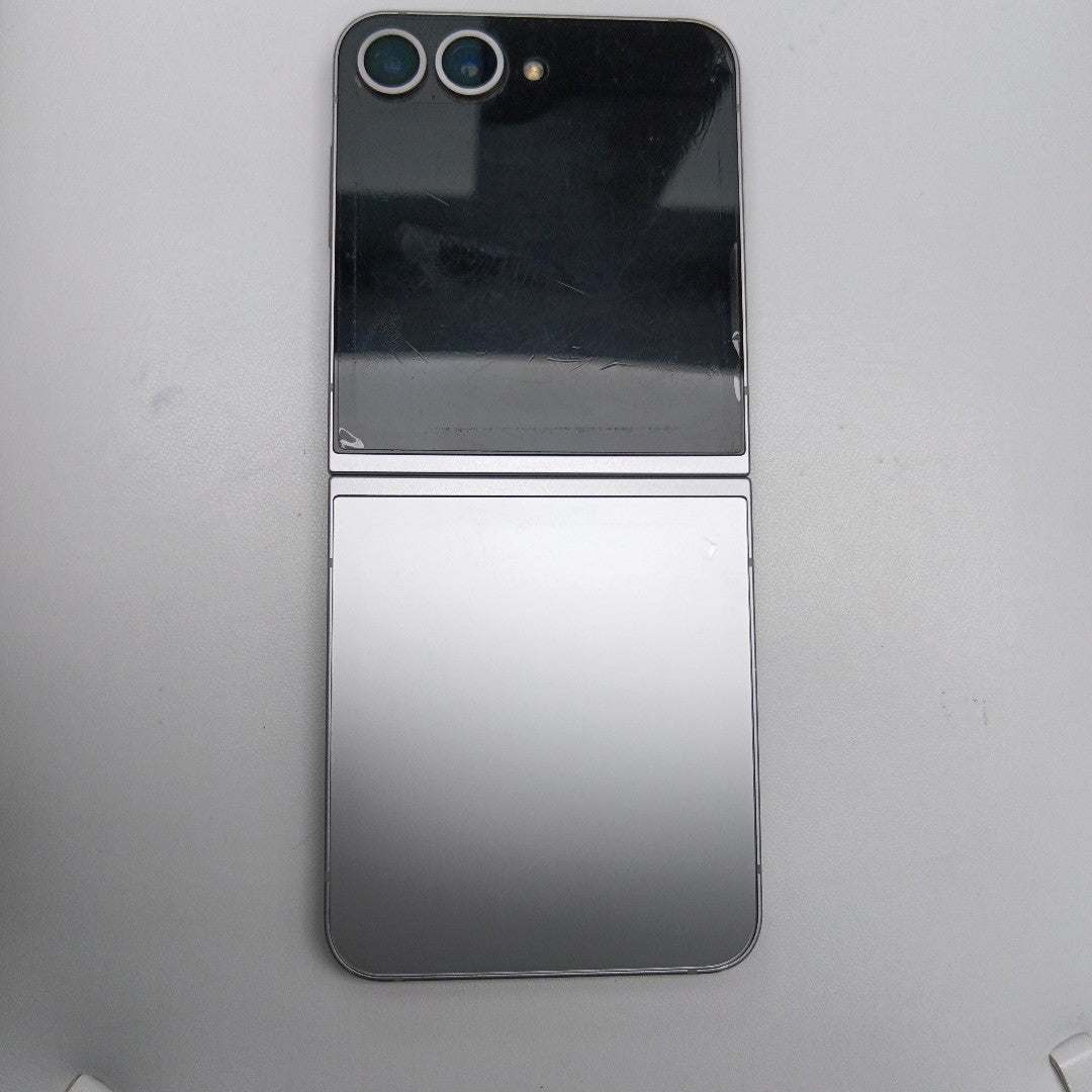 CELULAR SAMSUNG GALAXY Z FLIP6 SM-F741B (2024) 256 GB 12 GB RAM (SEMINUEVO)