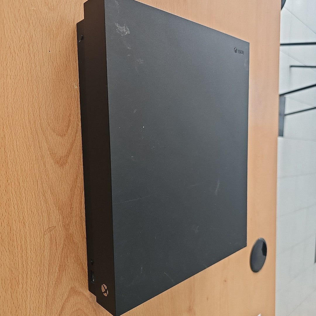 CONSOLA DE VIDEOJUEGO MICROSOFT XBOX ONE X 1 TB (SEMINUEVO)