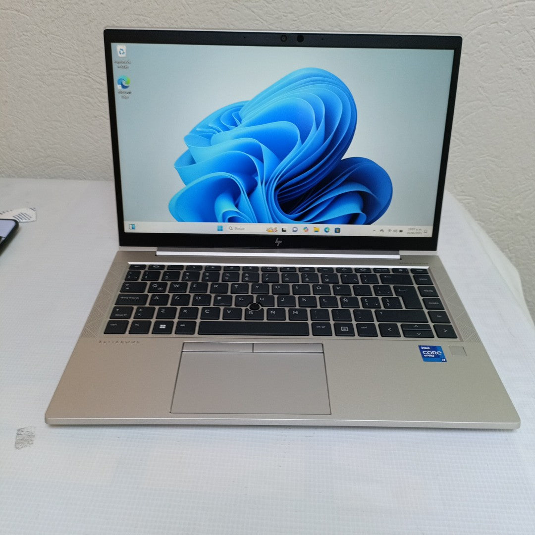 LAPTOP HP ELITEBOOK 840 G8 (2023) 256 GB SSD 16 GB RAM (SEMINUEVO)