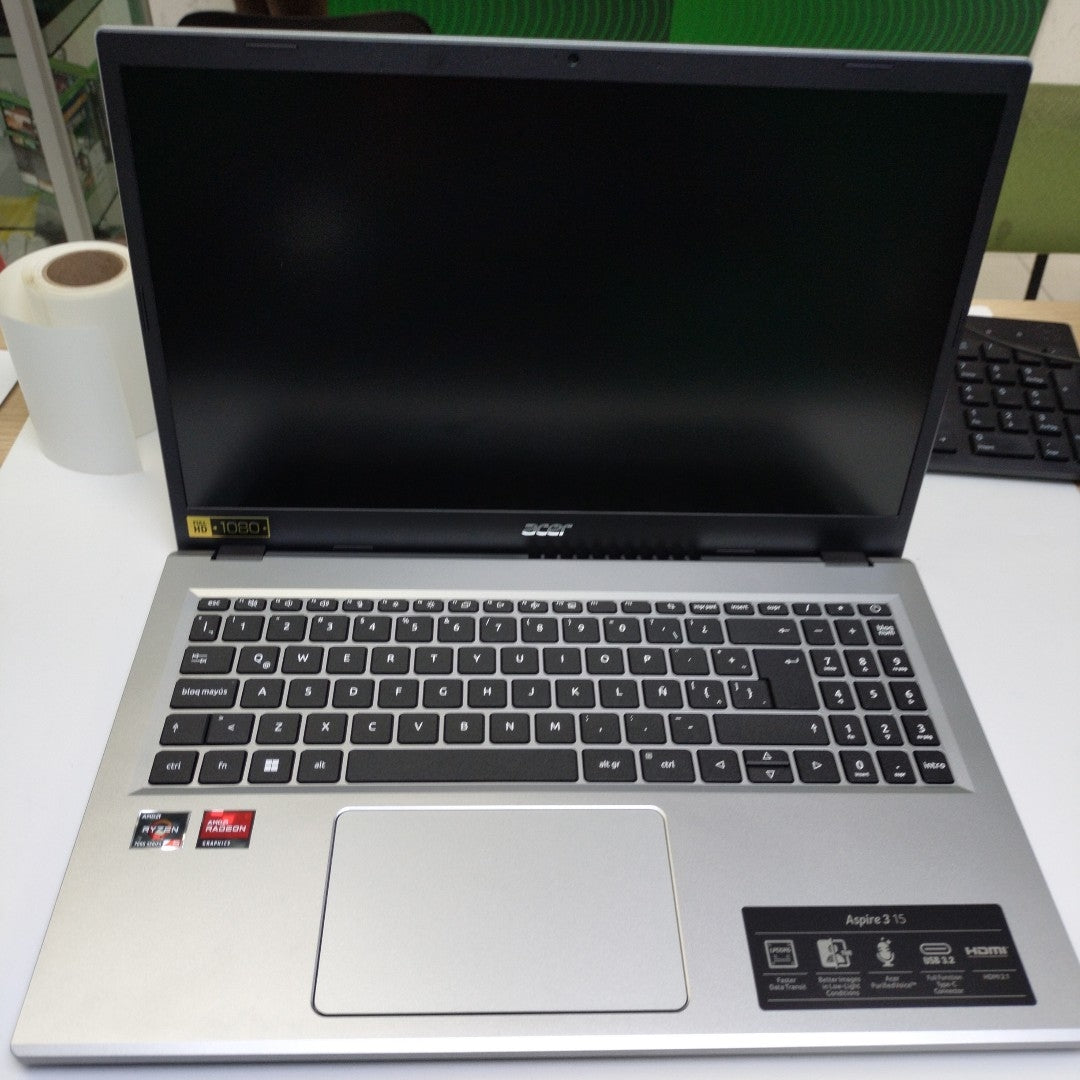 LAPTOP ACER ASPIRE 3 A315-24P-R841 (2023) 512 GB SSD 8 GB RAM (SEMINUEVO)