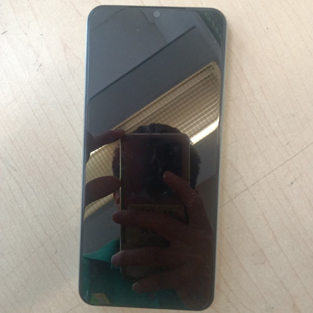 CELULAR VIVO Y18 V2333 256 GB 8 GB RAM (SEMINUEVO)