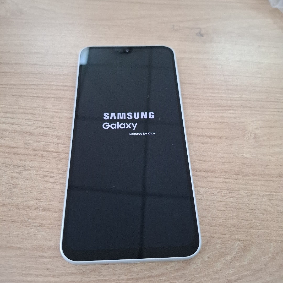 CELULAR SAMSUNG GALAXY A26 5G SM-A266M (2025) 128 GB 6 GB RAM (SEMINUEVO)