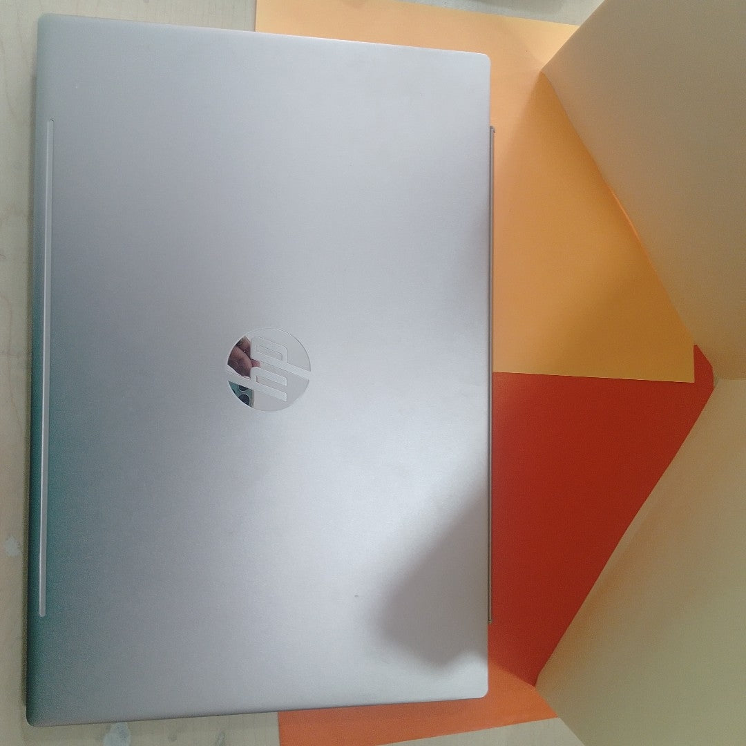 LAPTOP HP PAVILION 15-CW1012LA (2023) 1 TB + 128 GB SSD 12 GB RAM (SEMINUEVO)