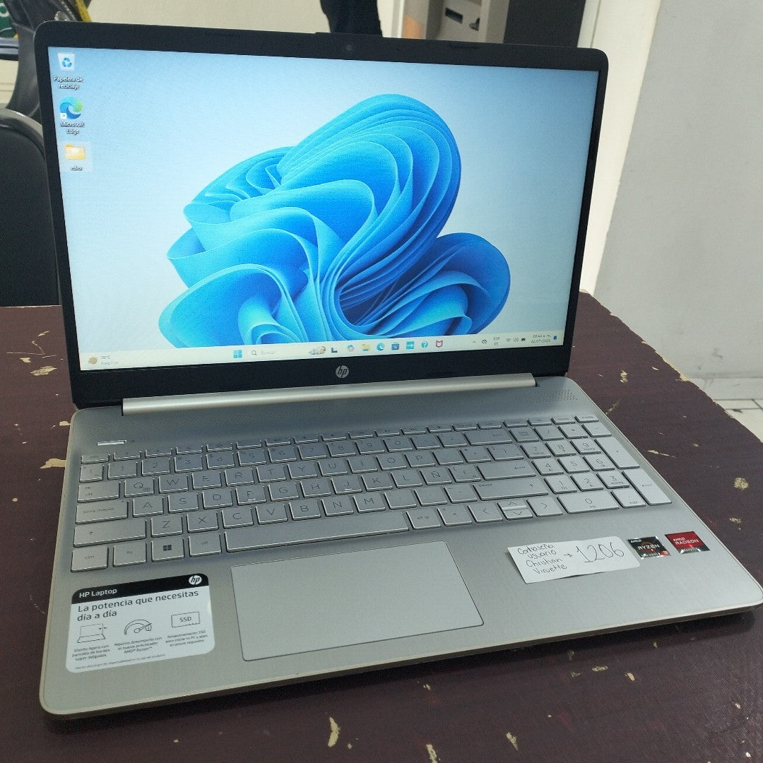 LAPTOP HP 15-EF2518LA (2023) 256 GB SSD 12 GB RAM (SEMINUEVO)