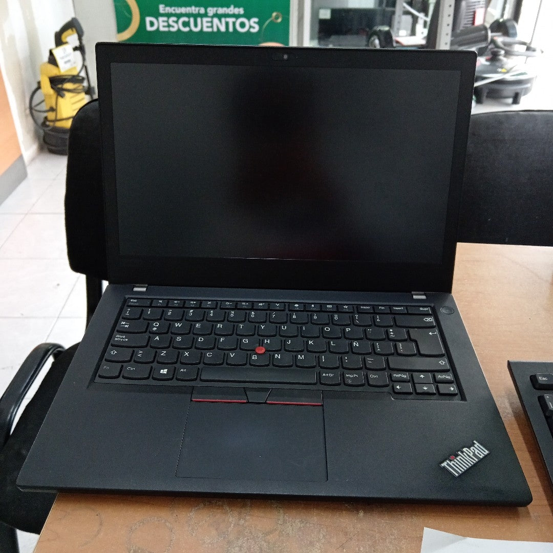 LAPTOP LENOVO THINKPAD 14S GEN 4 (2024) 256 GB SSD 16 GB RAM (SEMINUEVO)