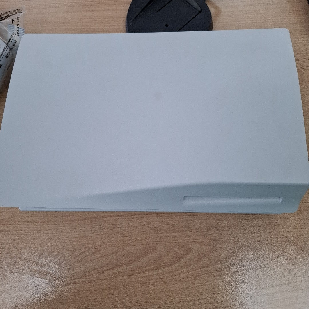CONSOLA DE VIDEOJUEGO SONY PS5 825 SSD (SEMINUEVO)