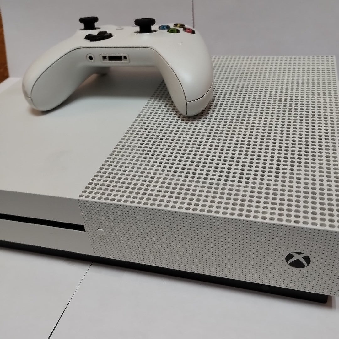 CONSOLA DE VIDEOJUEGO MICROSOFT XBOX ONE S 1 TB (SEMINUEVO)
