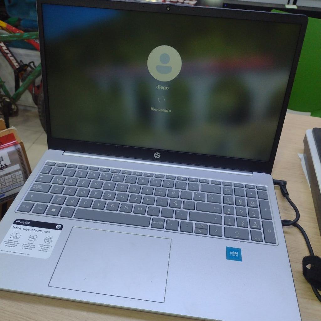 LAPTOP HP 15-FD0037LA  (2024) 512 GB SSD 8 GB RAM (SEMINUEVO)