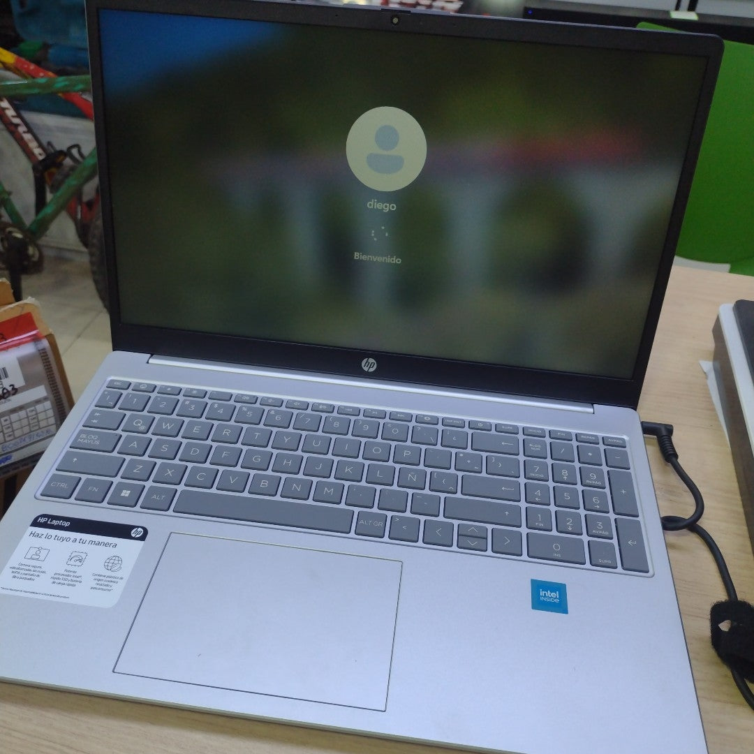 LAPTOP HP 15-FD0037LA  (2024) 512 GB SSD 8 GB RAM (SEMINUEVO)
