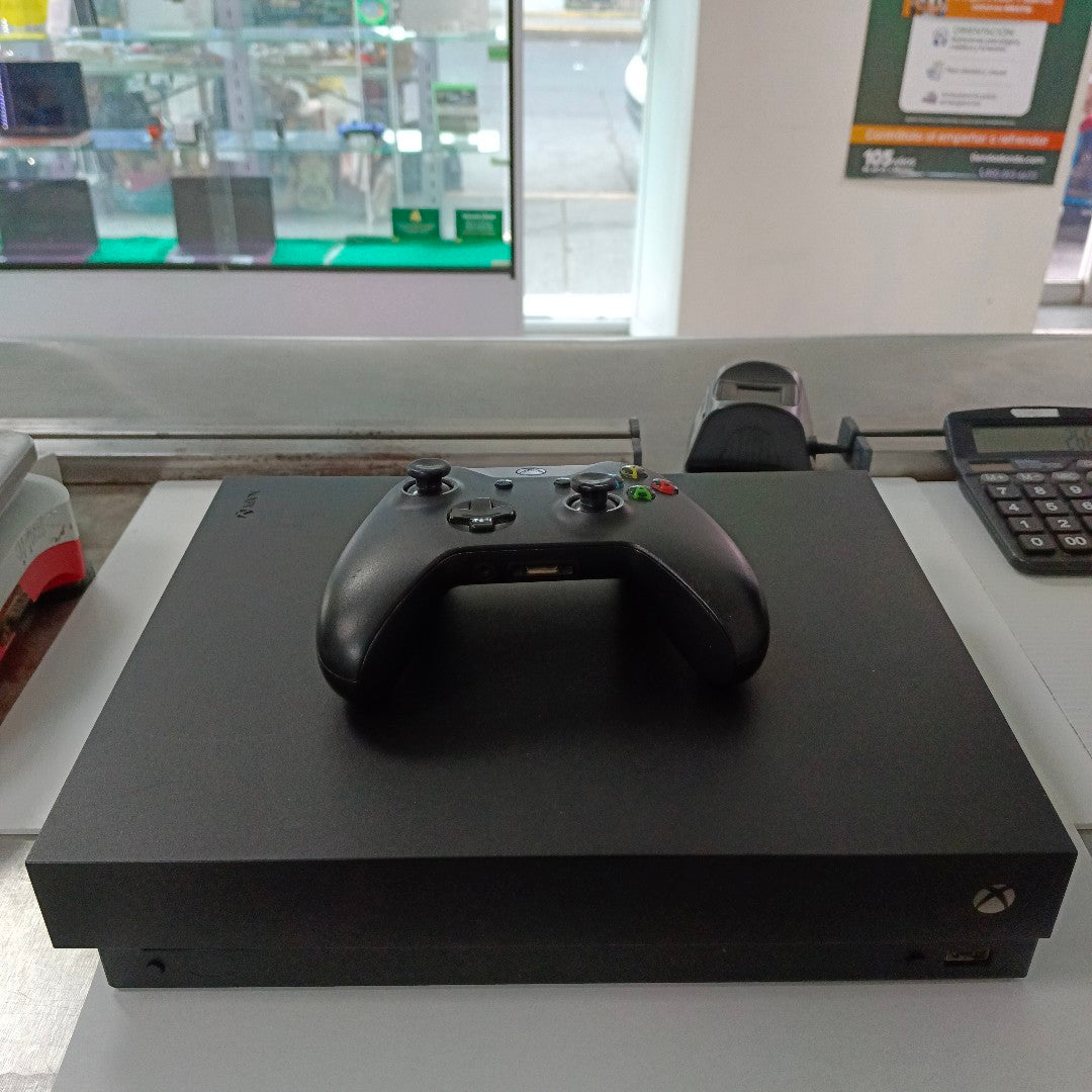 CONSOLA DE VIDEOJUEGO MICROSOFT XBOX ONE X 1 TB (SEMINUEVO)