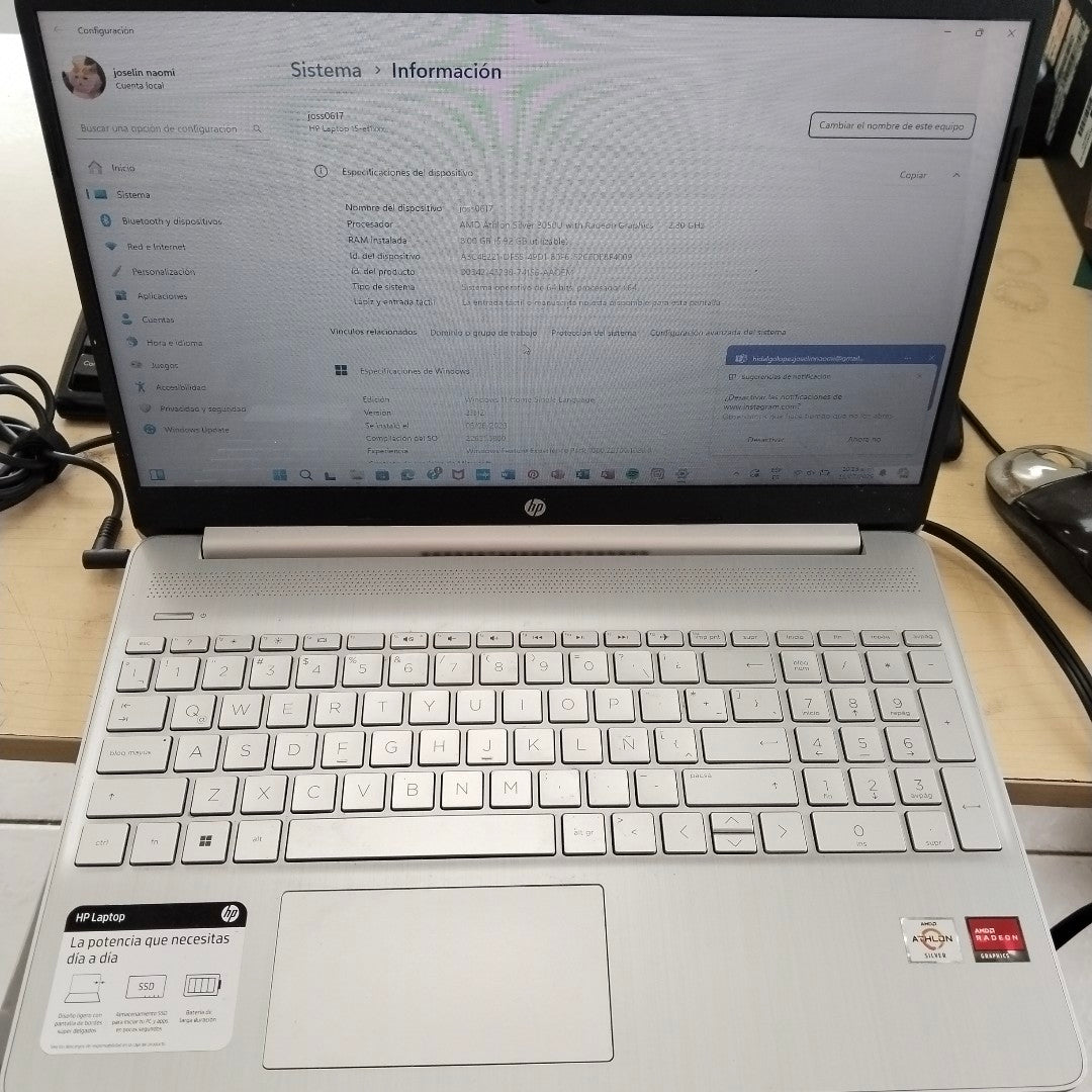 LAPTOP HP 15-EF1501LA (2022) 256 GB SSD 8 GB RAM (SEMINUEVO)