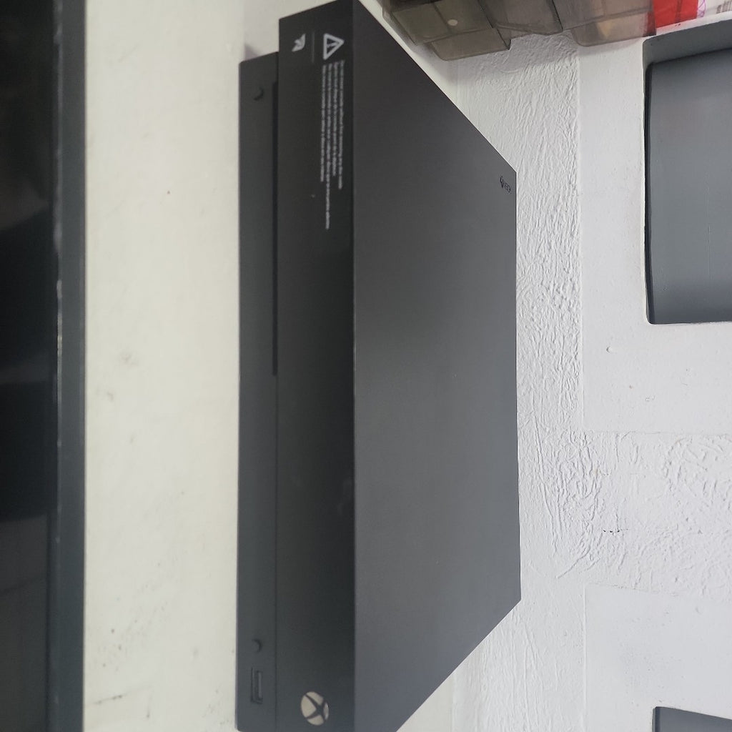 CONSOLA DE VIDEOJUEGO MICROSOFT XBOX ONE X 1 TB (SEMINUEVO)